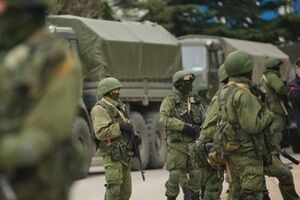 Высшее руководство России заявляет, что российские солдаты – это "самооборона Крыма"