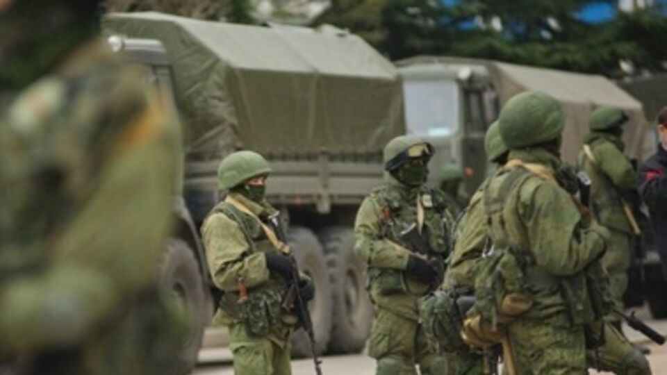 Высшее руководство России заявляет, что российские солдаты – это "самооборона Крыма"