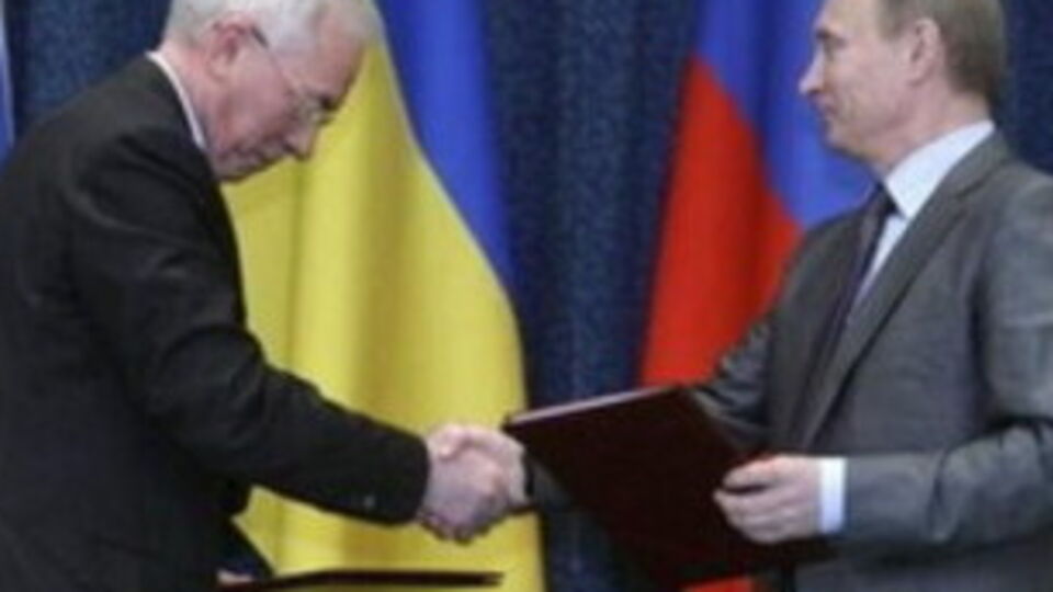 Гривна на межбанковском рынке растет