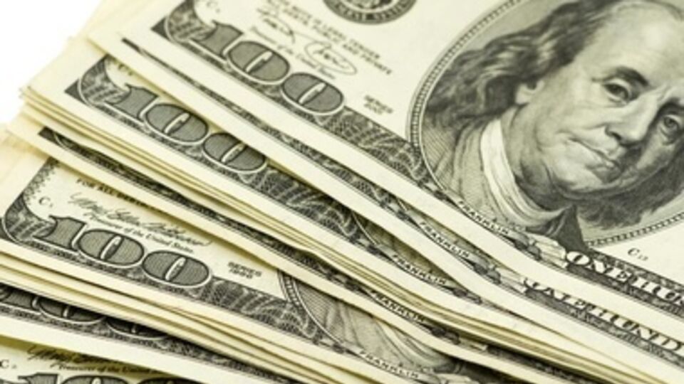 Торги на Межбанке закончились небольшим падением продажи доллара