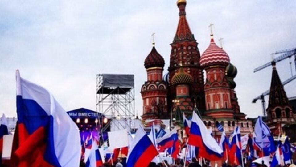 Под стенами Кремля митингуют за Крым