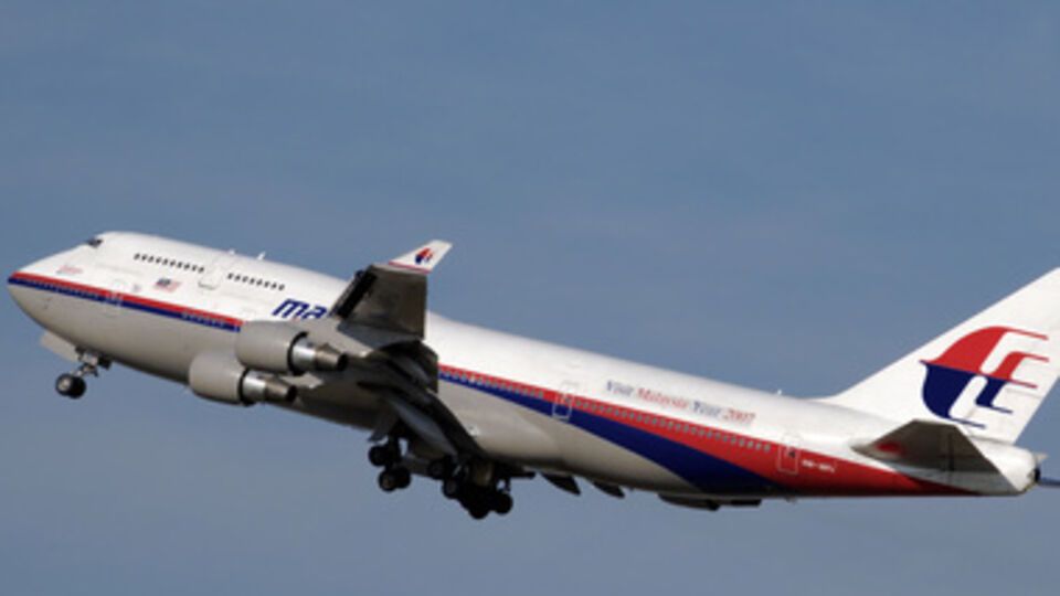 На борту самолета находятся люди 14 разных национальностей