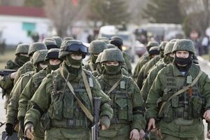 Российские военные в Крыму