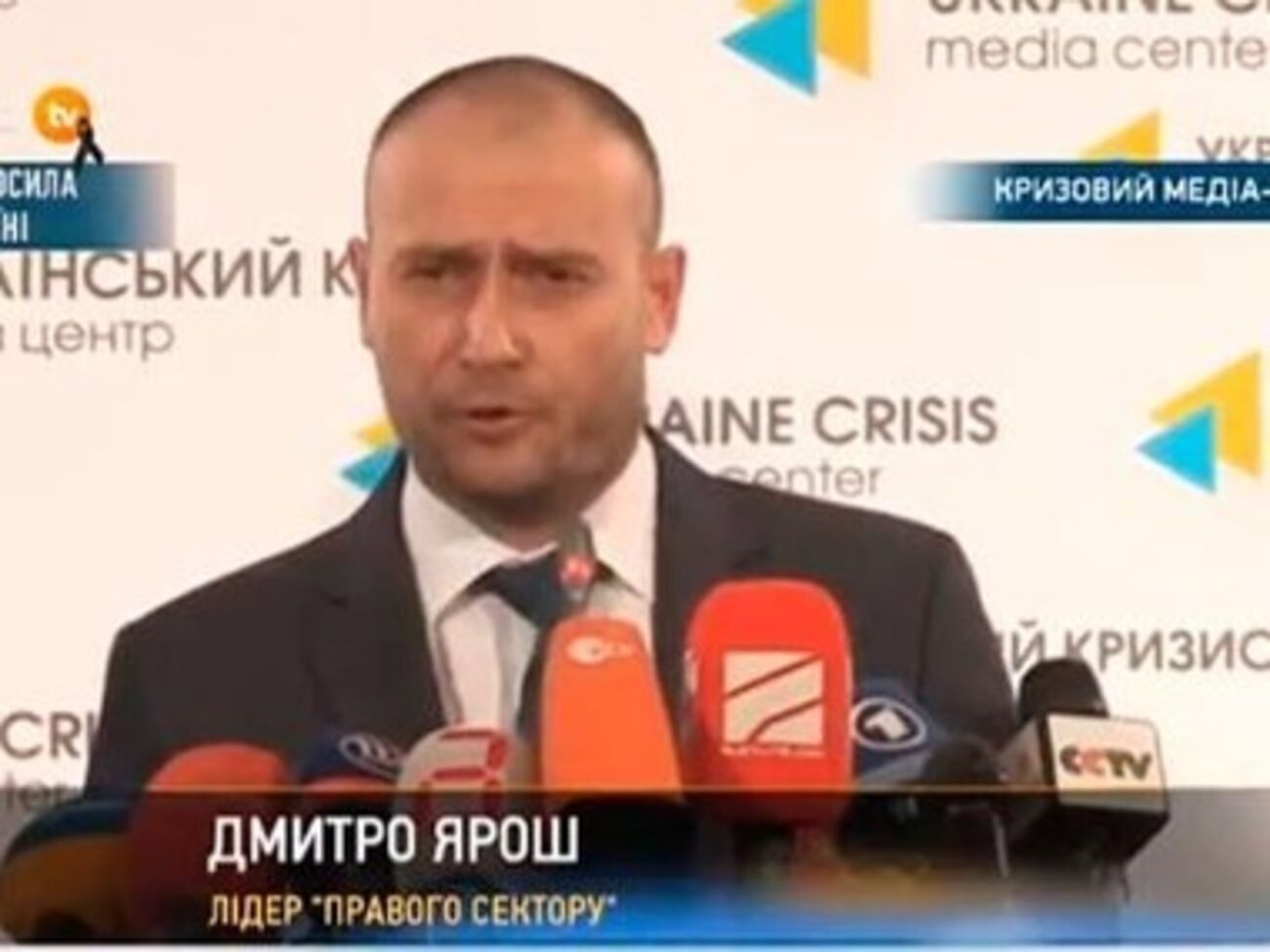 Ярош впервые вышел на публику в костюме и галстуке