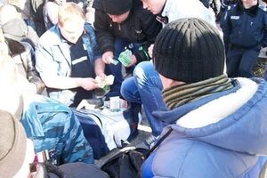 Вчерашние антимайдановцы прямо во время митинга делят деньги