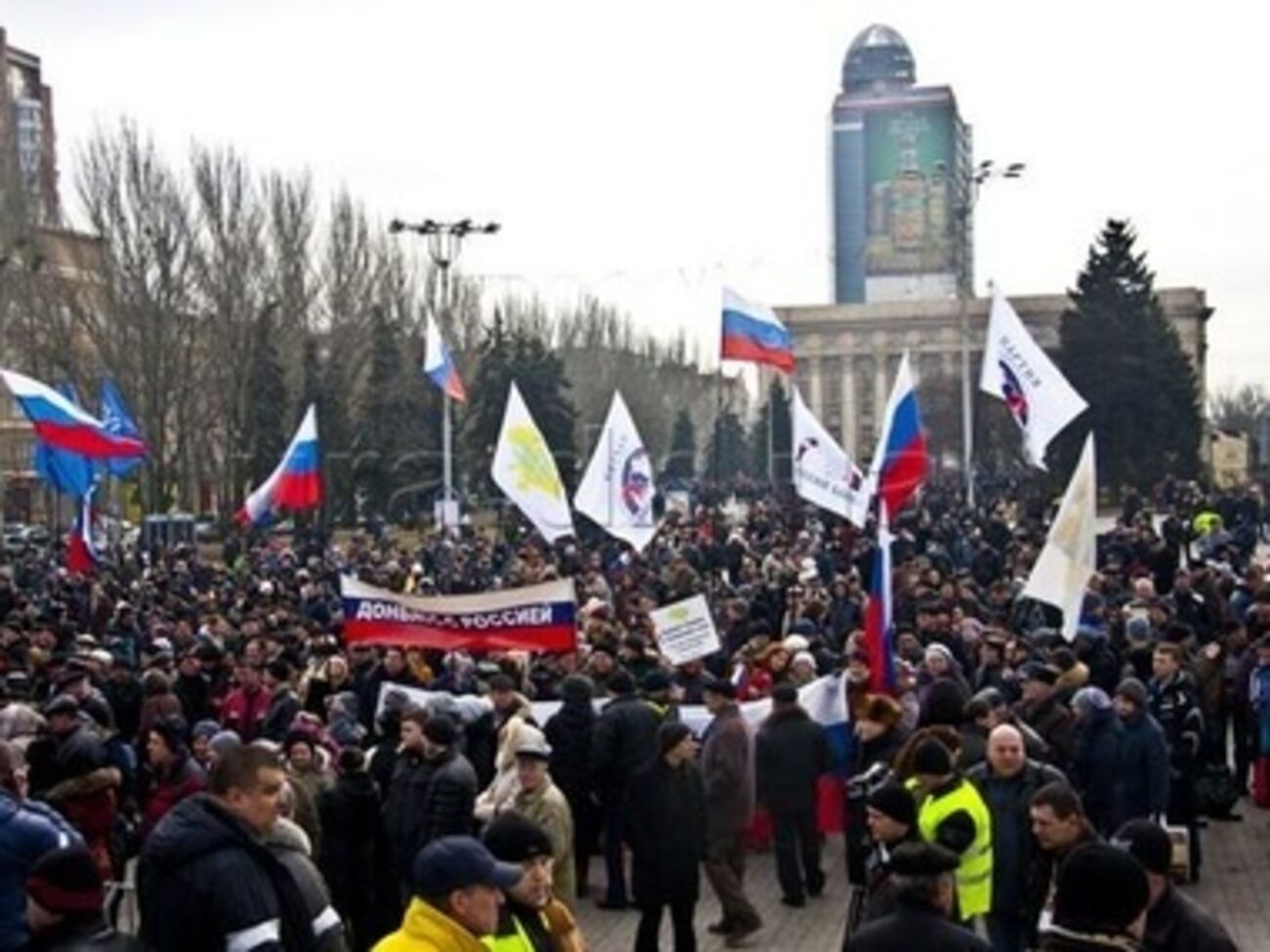 В Донецке проходит пророссийский митинг
