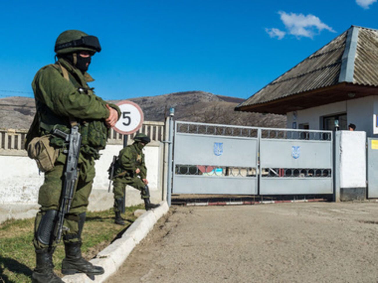 "Самооборонцы" продолжают атаковать украинские военные части