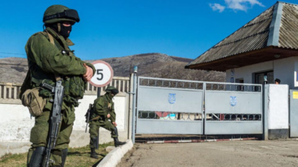 "Самооборонцы" продолжают атаковать украинские военные части