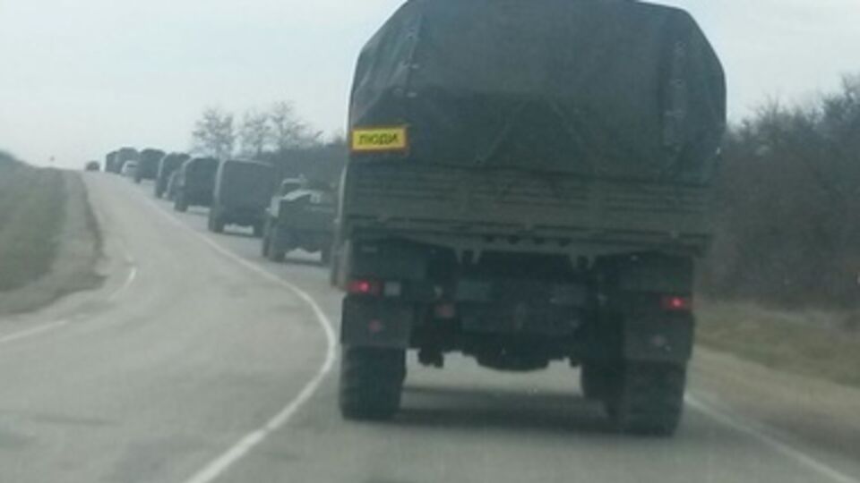 В Крыму была замечена колонна неизвестных военных машин с российскими номерами