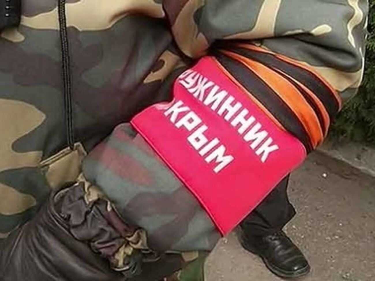 Незаконный обыск проводят "народные дружинники"