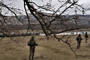 Российские военные в Крыму