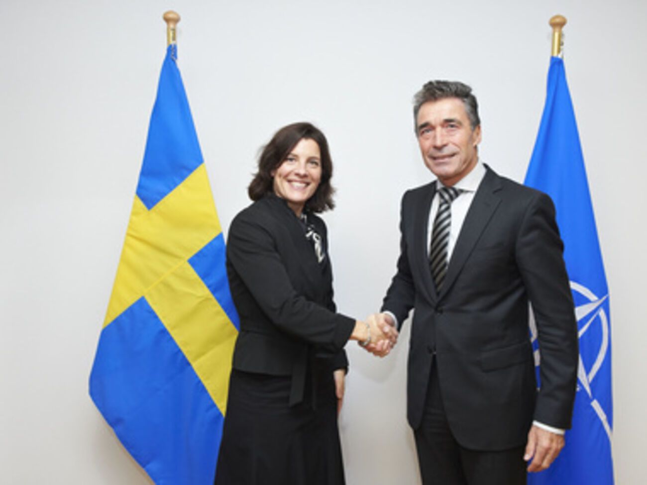 Министр обороны Швеции Карин Энстрем с генсеком НАТО Андерсом Фог Расмуссеном