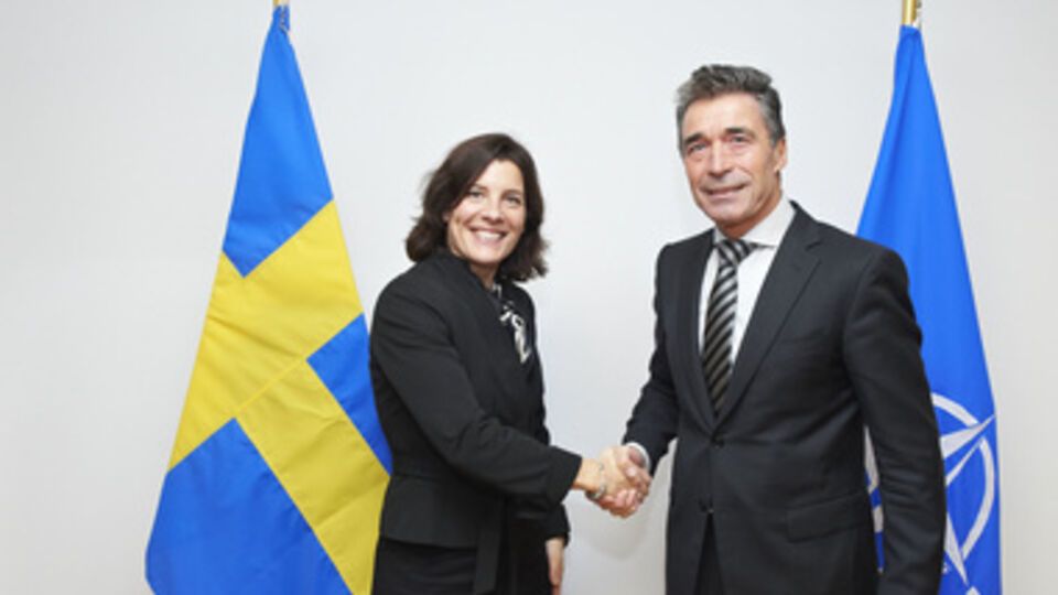 Министр обороны Швеции Карин Энстрем с генсеком НАТО Андерсом Фог Расмуссеном