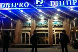 "Правый сектор" покидал отель под присмотром милиции