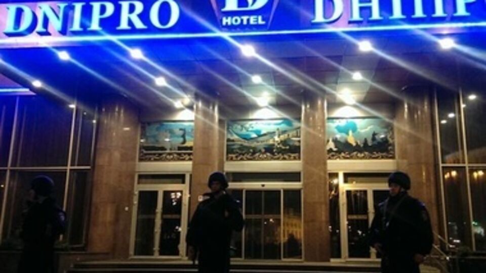 "Правый сектор" покидал отель под присмотром милиции