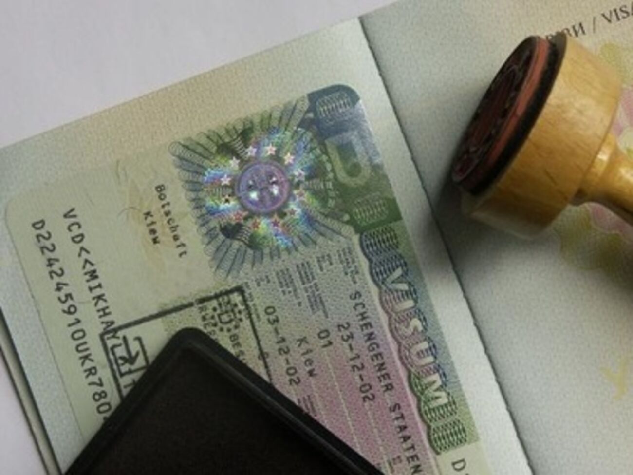 Россияне теперь смогут находиться в Украине 90 дней, сообщает МИД