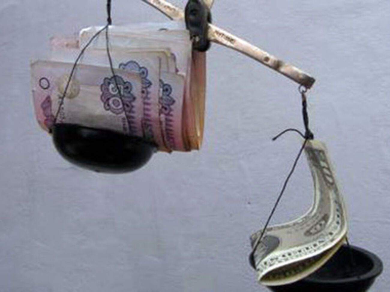 Гривна упала ниже 11 за доллар