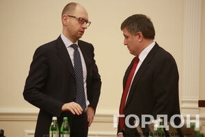 Яценюк попросил министров больше не пользоваться кортежами