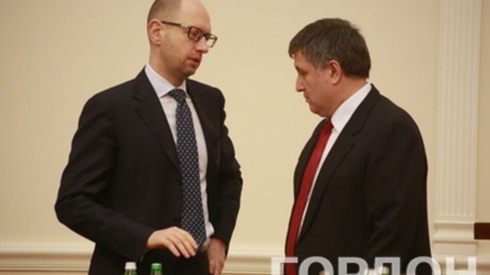 Яценюк попросил министров больше не пользоваться кортежами