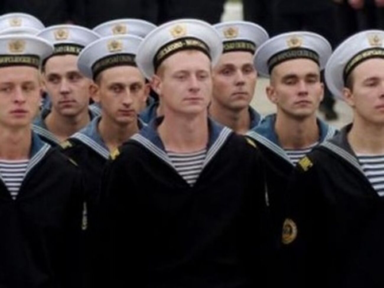 Керченским военнослужащим, изъявившим желание перейти на службу в российскую армию, выдали паспорта Российской Федерации