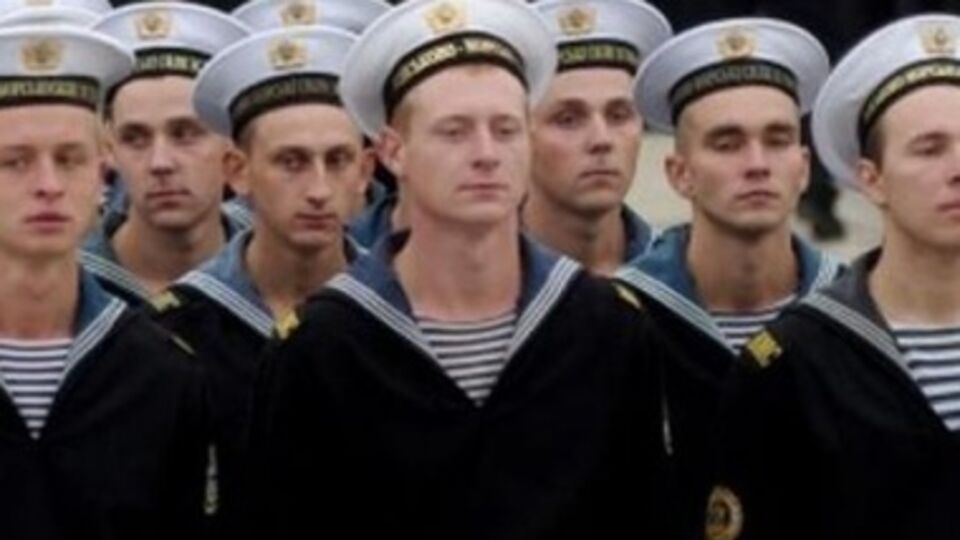 Керченским военнослужащим, изъявившим желание перейти на службу в российскую армию, выдали паспорта Российской Федерации