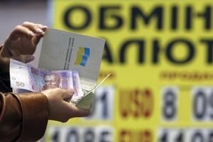 Гривна дешевеет пятый месяц подряд
