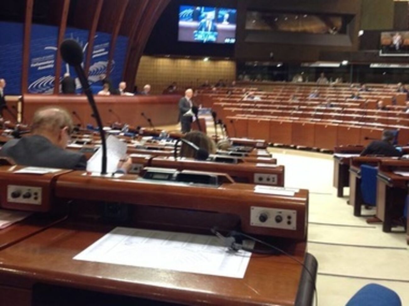 Места российской делегации в зале заседаний ПАСЕ пусты