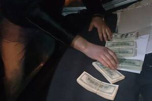 Против взяточника возбуждено уголовное дело по ч.3 ст.368 (получение неправомерного вознаграждения)