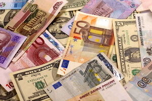 Гривна к доллару пересекла отметку в 13 гривен