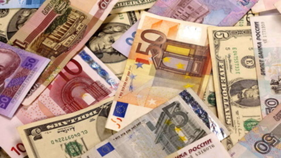 Гривна к доллару пересекла отметку в 13 гривен