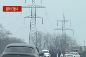 Технику остановили на трассе, перекрыв движение легковыми машинами