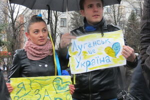 Луганчане вышли на мирный митинг