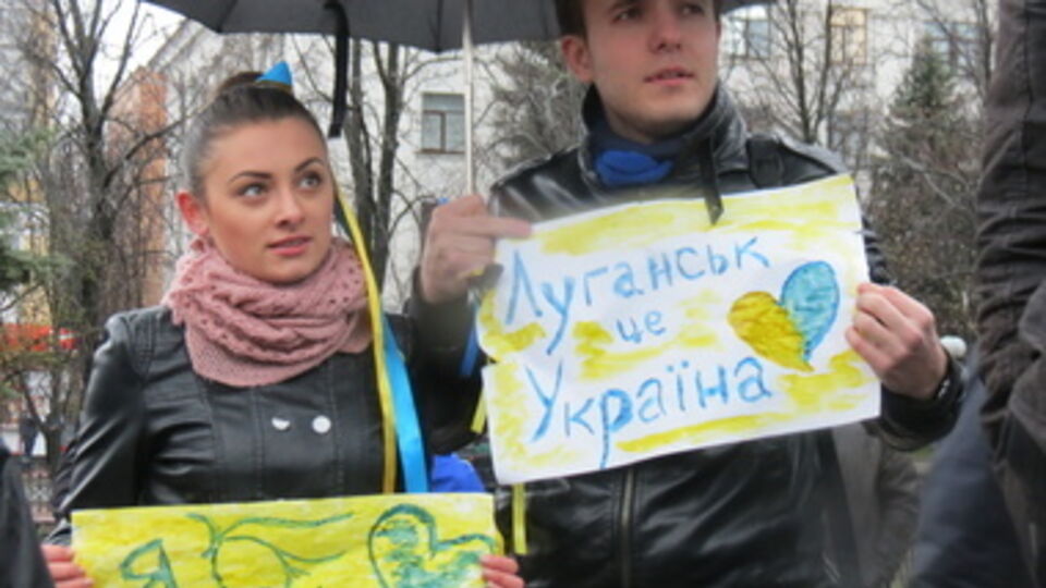 Луганчане вышли на мирный митинг