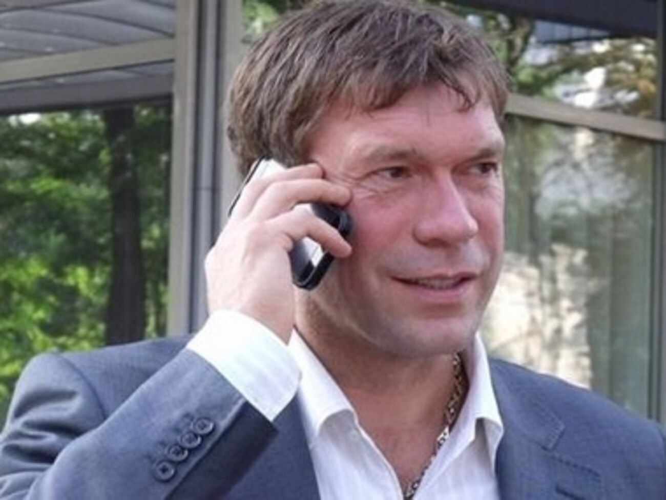 В пресс-службе серьезно обеспокоены, что у Царева не отвечает мобильный телефон