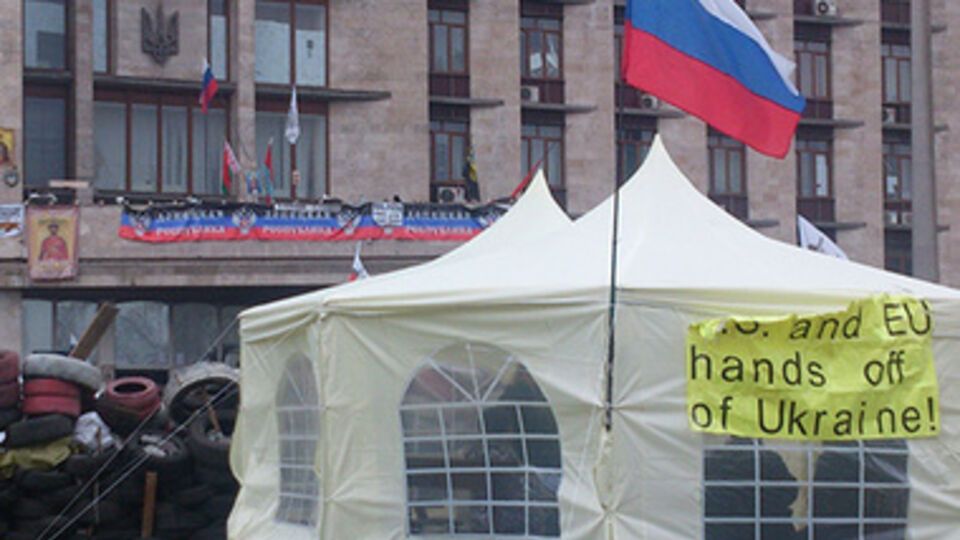 Донецкие сепаратисты укрепили баррикады и не собираются покидать ОГА