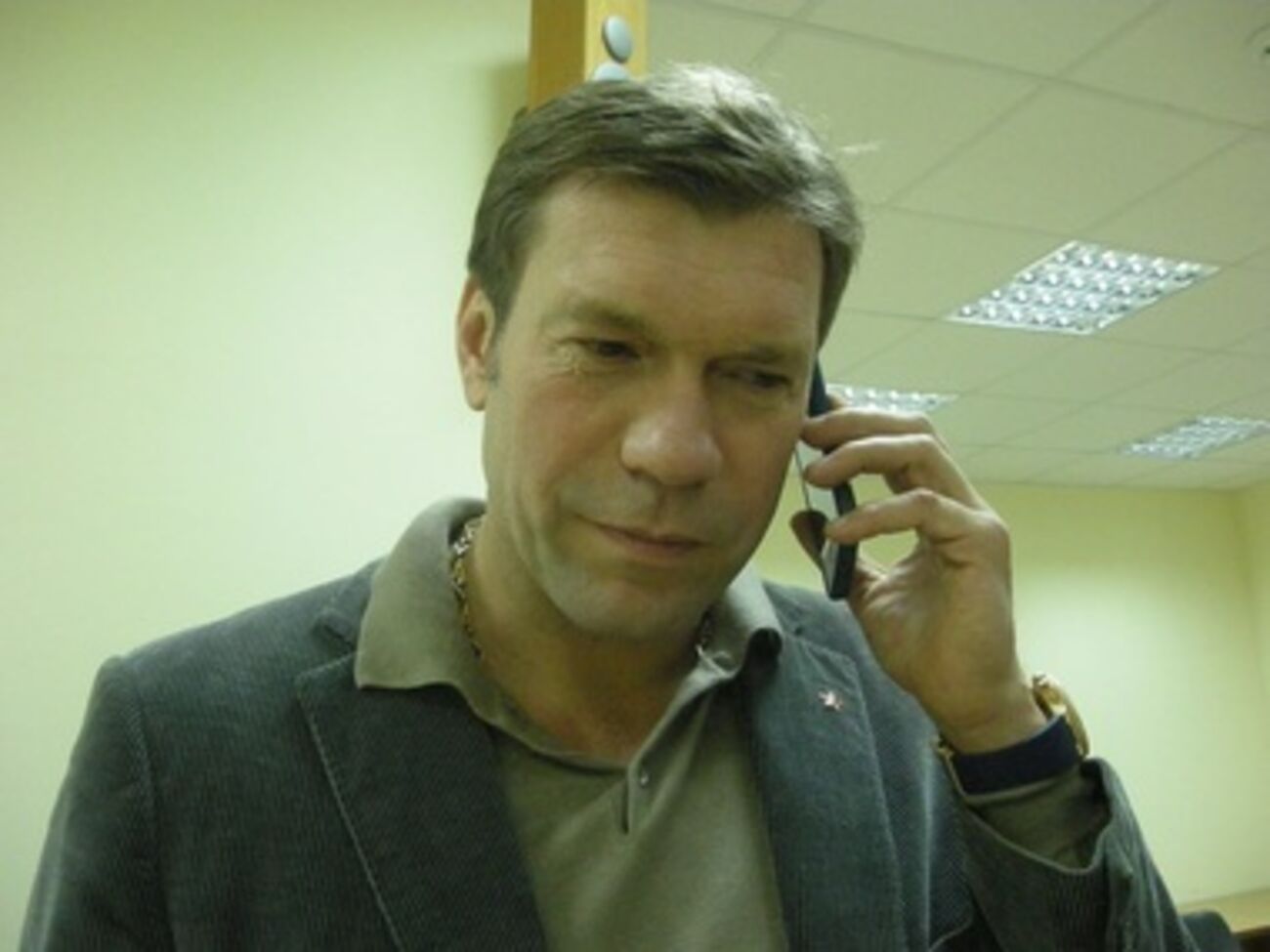 У меня разрядился телефон и я не смог перезвонить и сообщить, где я нахожусь, --- Олег Царев