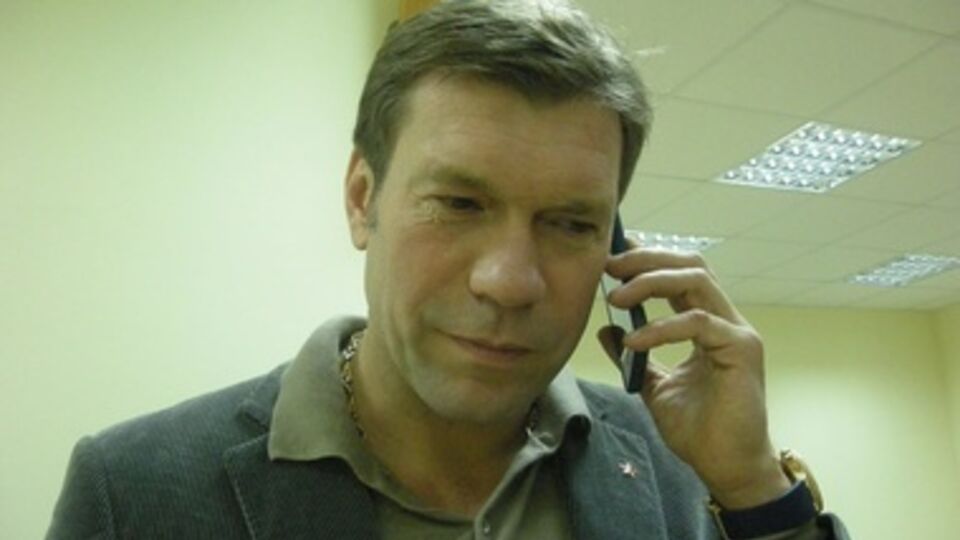 У меня разрядился телефон и я не смог перезвонить и сообщить, где я нахожусь, --- Олег Царев