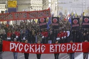 Вербовка националистов для провокаций в Украине ведется во многих регионах России, считает активистка