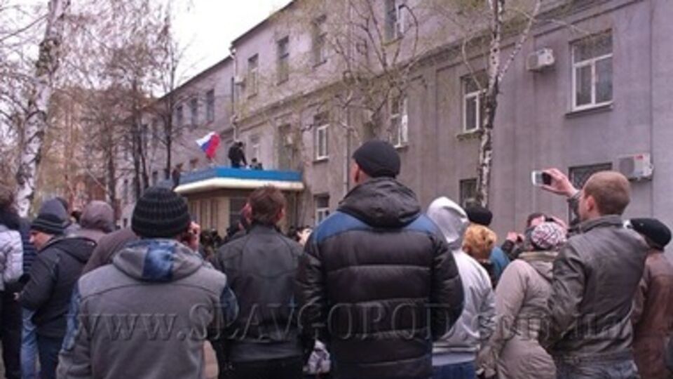 Городской отдел милиции захватили 12 апреля утром