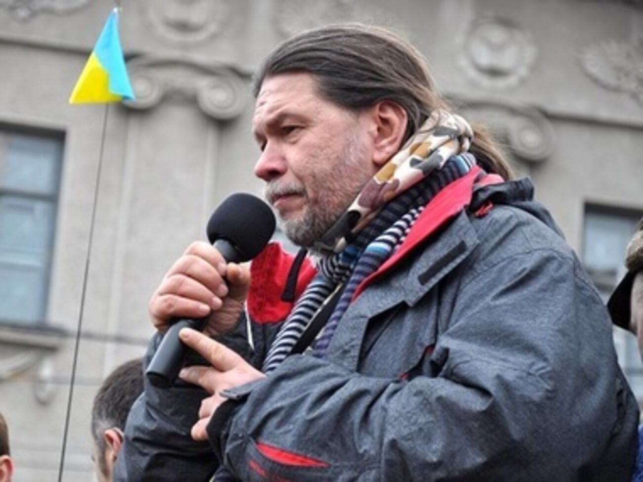 Милиция забаррикадировалась внутри райотдела, сообщает Бригинец