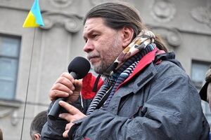 Милиция забаррикадировалась внутри райотдела, сообщает Бригинец
