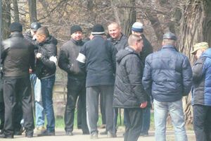 Возле Краматорского горотдела милиции собираются активисты