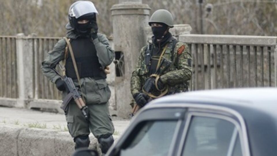 Люди на блокпостах вооружены и экипированы