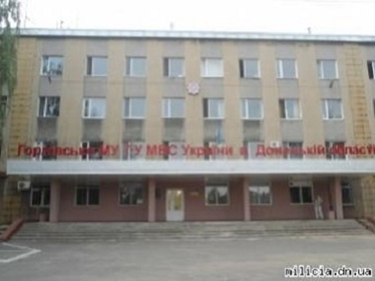 Неизвестные пытались проникнуть в здание&nbsp;Горловского ГУ ГУМВД Украины в Донецкой области