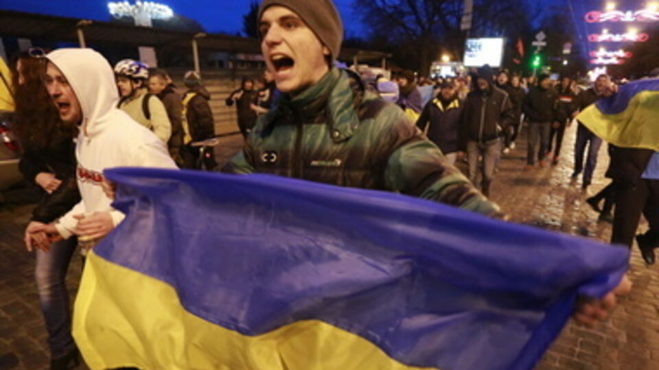 Активисты прошли по Сумской с гимном и флагами