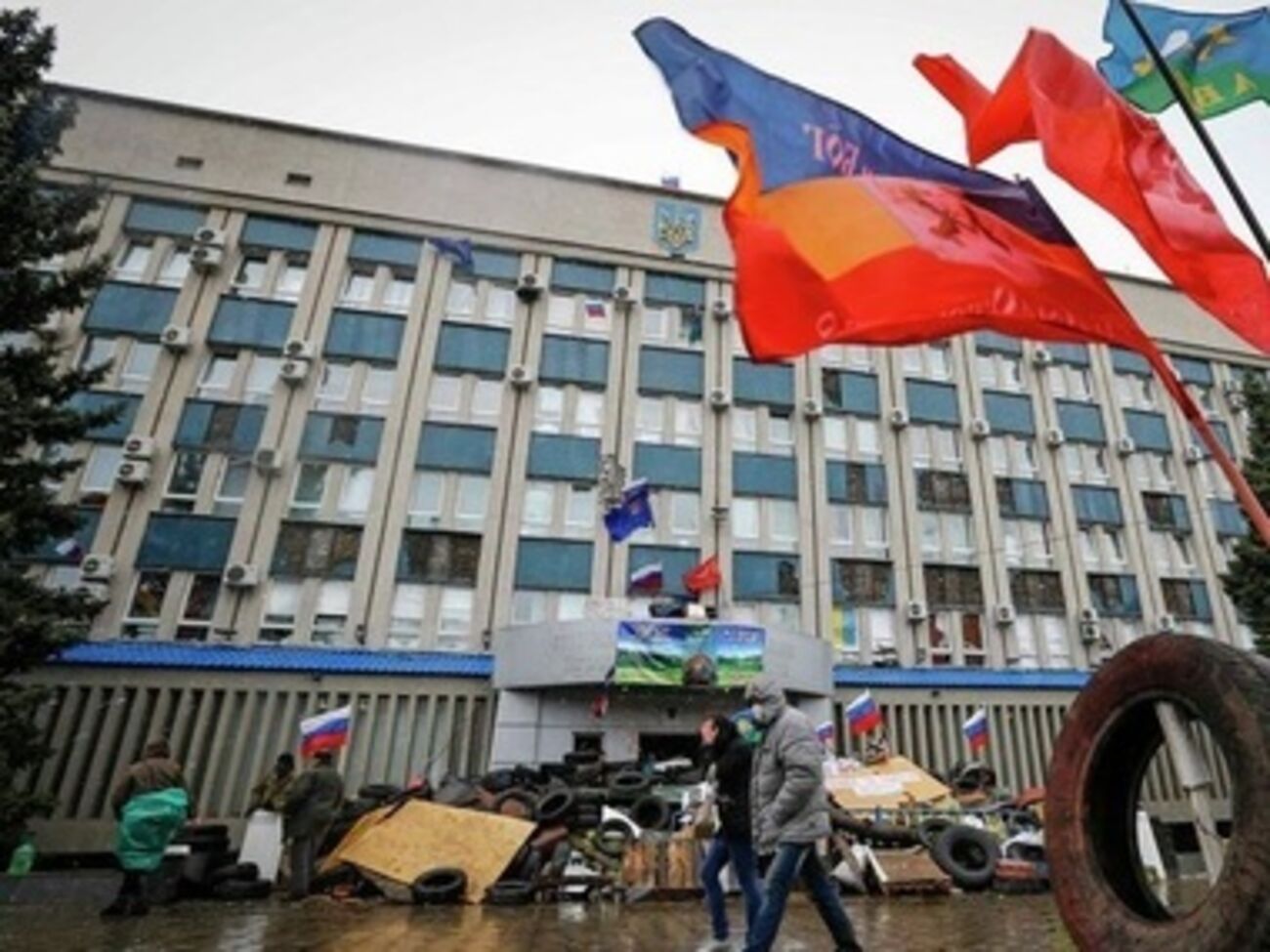 Здание СБУ в Луганске по-прежнему под контролем сепаратистов