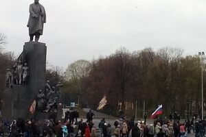 Антимайдан возвращается на площадь Свободы