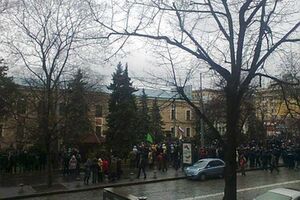 Возле Харьковского дворца детского творчества