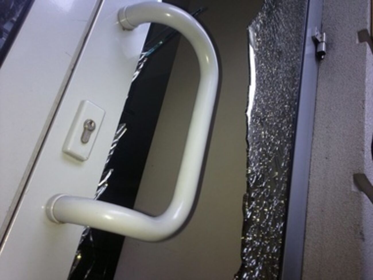 Антимайдан возле захваченного горсовета в Харькове организовывает оборону