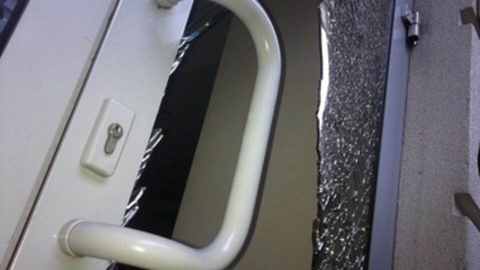 Антимайдан возле захваченного горсовета в Харькове организовывает оборону